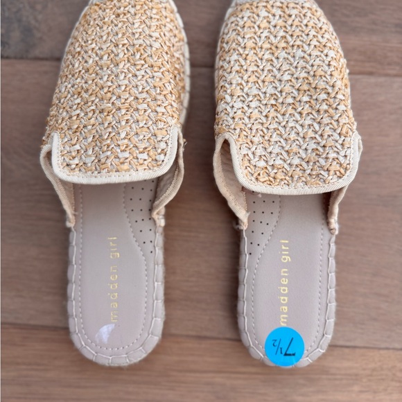 Never Worn Brand New Madden Girl Women's Tan Woven Slip-On Slides - Picture 1 of 2